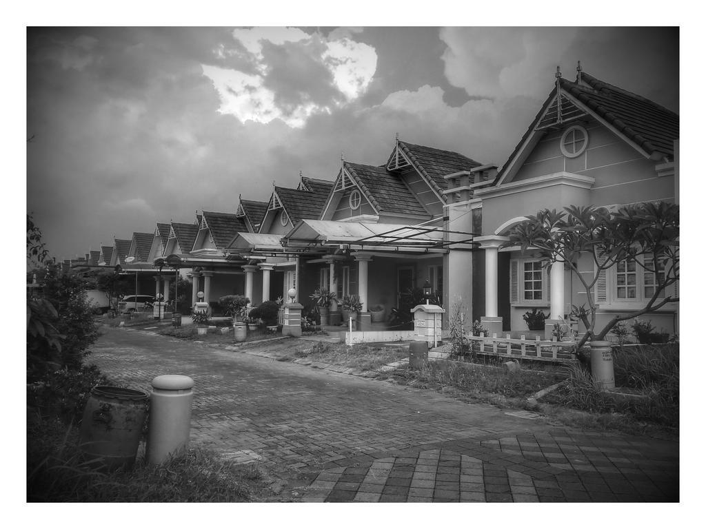 Jasmine Park Guest House Semarang Exterior photo