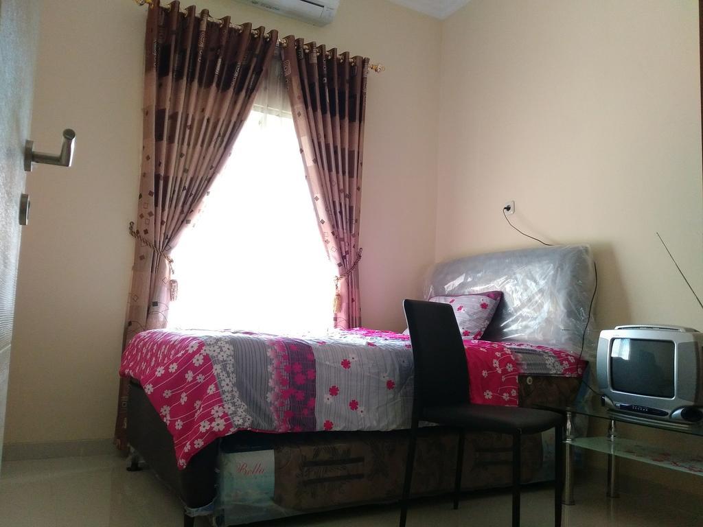 Jasmine Park Guest House Semarang Exterior photo