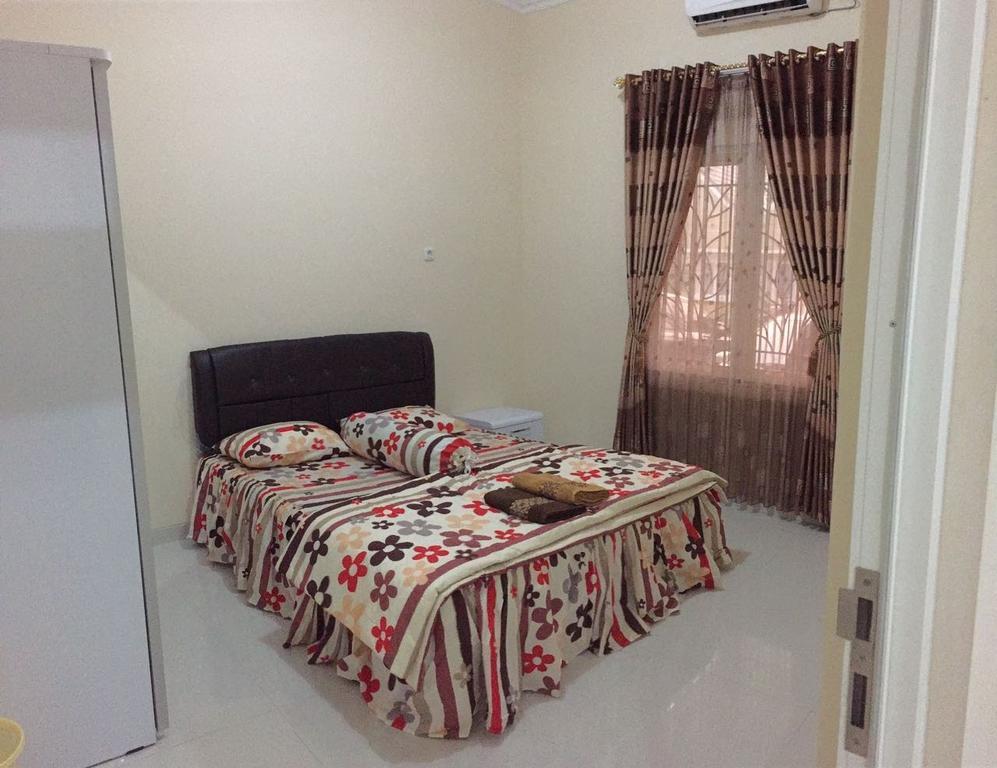 Jasmine Park Guest House Semarang Exterior photo